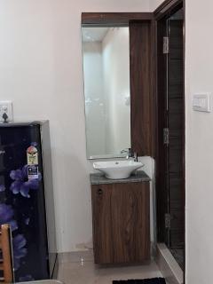 Premium 2BHK King Bed near Botanical park Flat 302 - Kondapur - 7