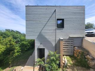 Atypical architect-designed house - 8