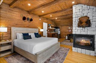 Equestrian Luxury Suite Jacuzzi Fireplace - Duluth - 3