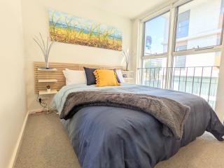 Bunduluk - Chic cosy apt, WiFi, Netflix, walk to food & shops - - 8
