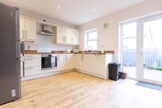Dog Friendly | 5min to Beach |Portrush | Sleeps 10 - 9