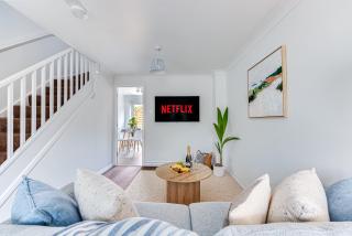 Modern 2BR with Parking EV Charger - Marston Moretaine - 1