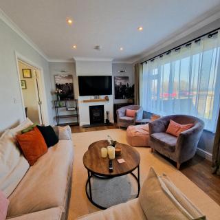 Luxury Sea View Retreat with Hot Tub Sleeps 8 - Dover - 6