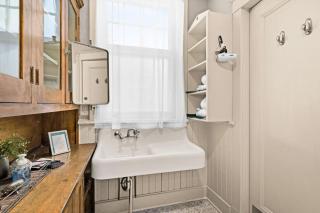 AG Thomson Suite w King Bed Sauna - Duluth - 3