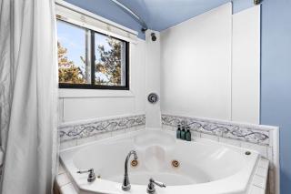 Eclectic Escape Near Canal Park Beach Access - Duluth - 7