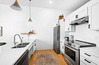 Modern Downtown Luxury Condo Enger Lofts 323 - Duluth - 8