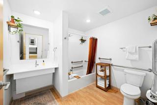 Modern Downtown Luxury Condo Enger Lofts 323 - Duluth - 5