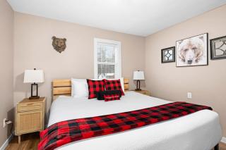 Grand Lake Getaway Lake Front Custom Sauna 2 Cabins Sleeps 12 - - 4
