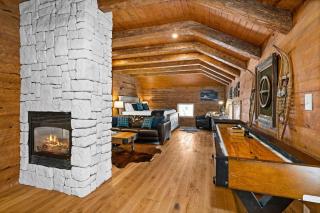 Coachmans Luxury Suite w Jacuzzi Fireplace - Duluth - 9
