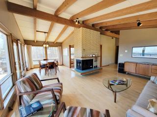 Luxurious Home w Large Private Deck Aspen View - Duluth - 9