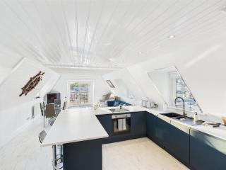 Torquay Marina Escape - Sleeps 8 - Free Parking - Torquay - 0