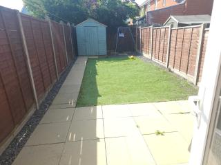 Cozy Home Away from Home with London & Gatwick Airport Nearby - Redhill - 3