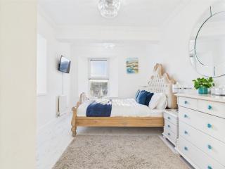 Torquay Marina Escape - Sleeps 8 - Free Parking - Torquay - 1