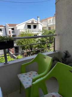 Cozy Apartment with Private Garage - Walk to City Center - 2