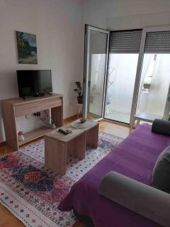 Cozy Apartment with Private Garage - Walk to City Center - 9