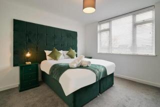 Esmerelda - Sleeps 8 - Contractors - Free Parking - Bristol - 0