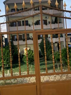 Room with garden view - Kamëz - 9