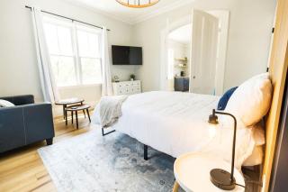 Jennifer's Spa-Like Modern & Chic Broadway Retreat - Providence - 6