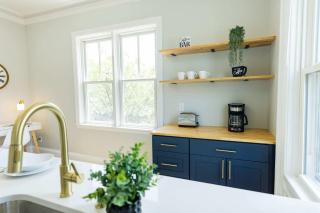 Jennifer's Spa-Like Modern & Chic Broadway Retreat - Providence - 2