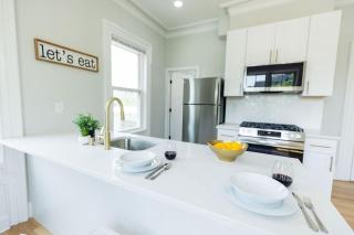 Jennifer's Spa-Like Modern & Chic Broadway Retreat - Providence - 4