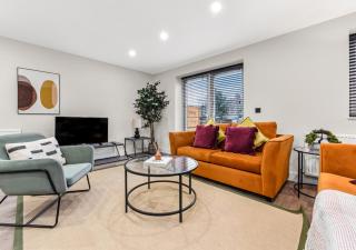 Urban Oasis - Chic 4BR Stay Perfect for Big Groups - Harrow - 0