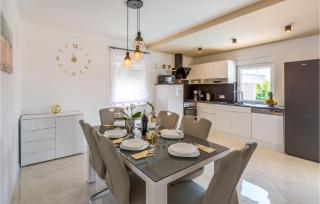 Amazing Home In Galizana With Wifi - Galižana - 6