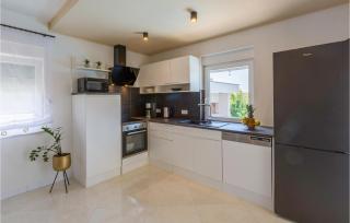 Amazing Home In Galizana With Wifi - Galižana - 5