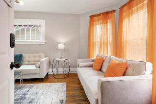 Modern 6BR Near Syracuse U, Destiny & Zoo Sleeps 18 - Syracuse - 5