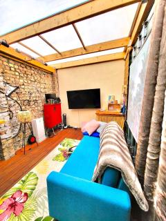 Designer Tiny House with Wraparound Sun Terrace & Garden Lounge - Berlin - 8