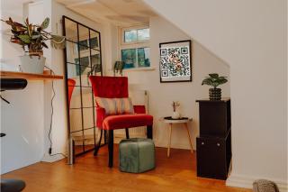 NovaCrest - Stylish 3 Bedroom with Parking - Sleeps 5 - 5