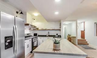 Charming City Getaway with Patio - Chicago - 6