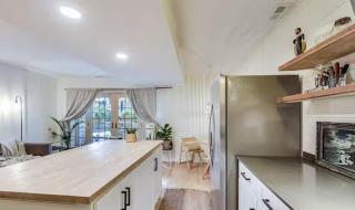 Charming City Getaway with Patio - Chicago - 5