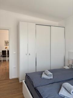 Luxury apartment on the 10th floor with two balconies - 5