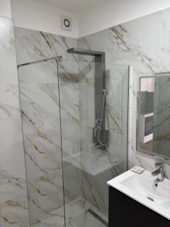 Luxury apartment on the 10th floor with two balconies - Durrës - 4