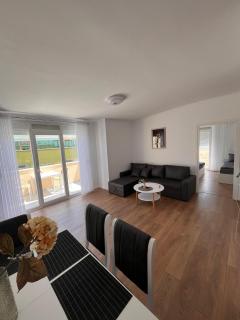 Luxury apartment on the 10th floor with two balconies - Durrës - 8