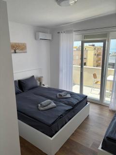 Luxury apartment on the 10th floor with two balconies - 7