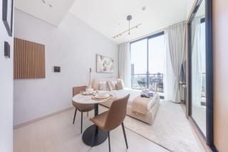 StayShort - Chic Studio in JVC Sleeps 2 with Balcony and Pool - 3