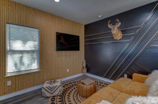 Cowboy Ranch House - Houston - 1