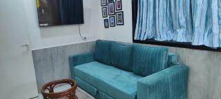 1 BHK Prime location on Linking Road, Khar West, Mumbai - Mumbai - 9