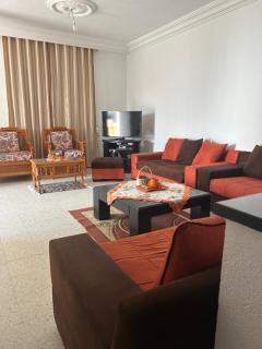 Cozy 4-Room Apartment Near the Beach - 0