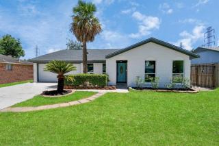 Sageview Cottage - 4 BDR with Pool Pet Friendly - Houston - 9
