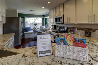 Spring Branch Haven - Cozy 3BR Oasis Pet Friendly - Houston - 9