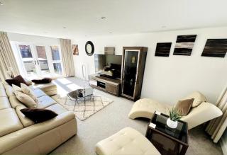Horley Hideaway - 4 Bedroom House- Sleeps 7 - Horley - 0