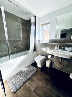 Horley Hideaway - 4 Bedroom House- Sleeps 7 - Horley - 4