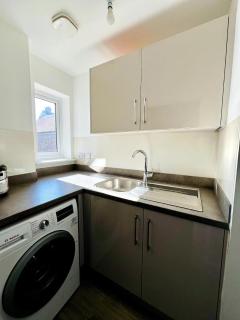 Horley Hideaway - 4 Bedroom House- Sleeps 7 - Horley - 5