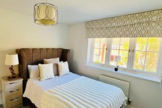 Horley Hideaway - 4 Bedroom House- Sleeps 7 - Horley - 8
