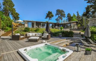 Amazing Home In Saltsjöbaden - Saltsjöbaden - 9
