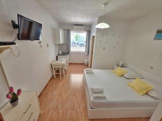 Lovely Studio Apartment for 2 Free Private Parking - Makarska - 0