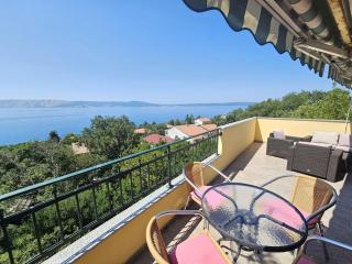 BLAZ 3 - Apartment 5 pax, terrace with sea view, 150 m from the beach - Novi Vinodolski - 0