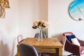 Family-Friendly Seaside Gem: King and Twin - Cromer - 1